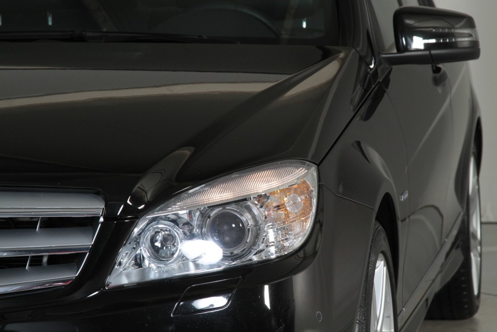 Mercedes-Benz C-Klasse 250 CGI BE Avantgarde AMG Comand/ILS Aut5 Foto 16