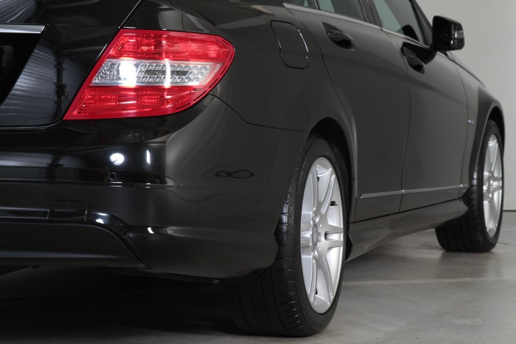 Mercedes-Benz C-Klasse 250 CGI BE Avantgarde AMG Comand/ILS Aut5 Foto 17