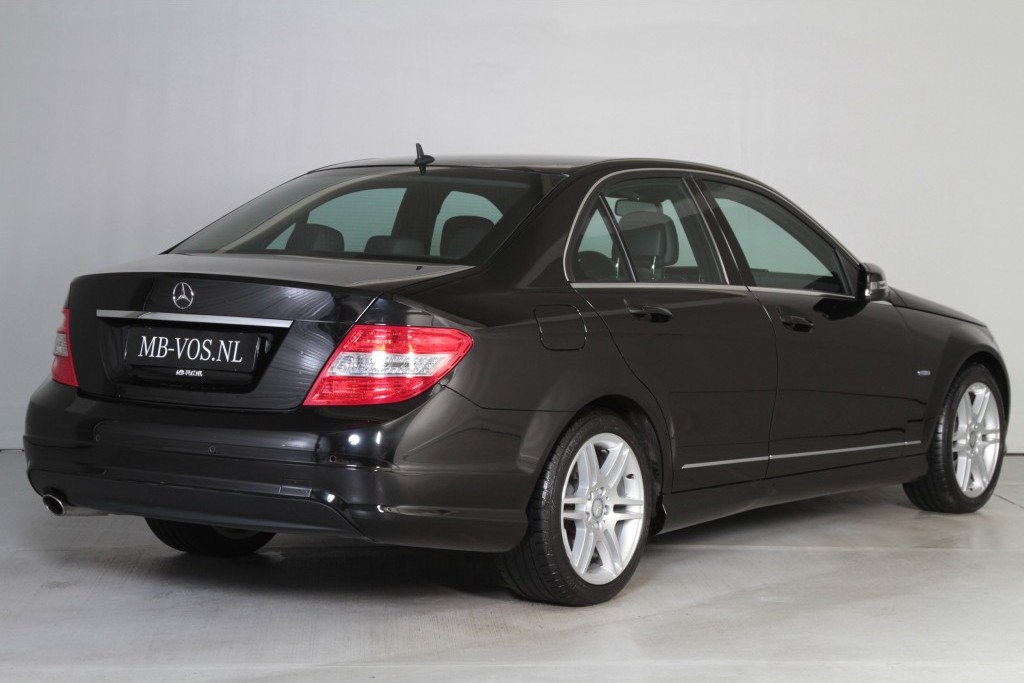 Mercedes-Benz C-Klasse 250 CGI BE Avantgarde AMG Comand/ILS Aut5 Foto 2