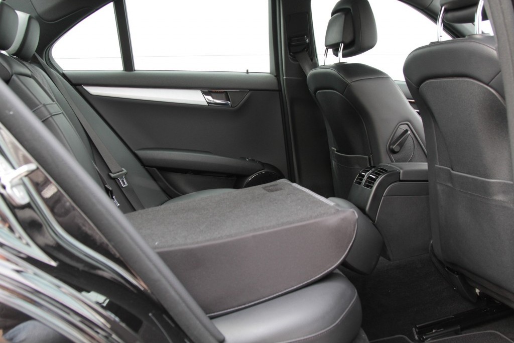 Mercedes-Benz C-Klasse 250 CGI BE Avantgarde AMG Comand/ILS Aut5 Foto 5