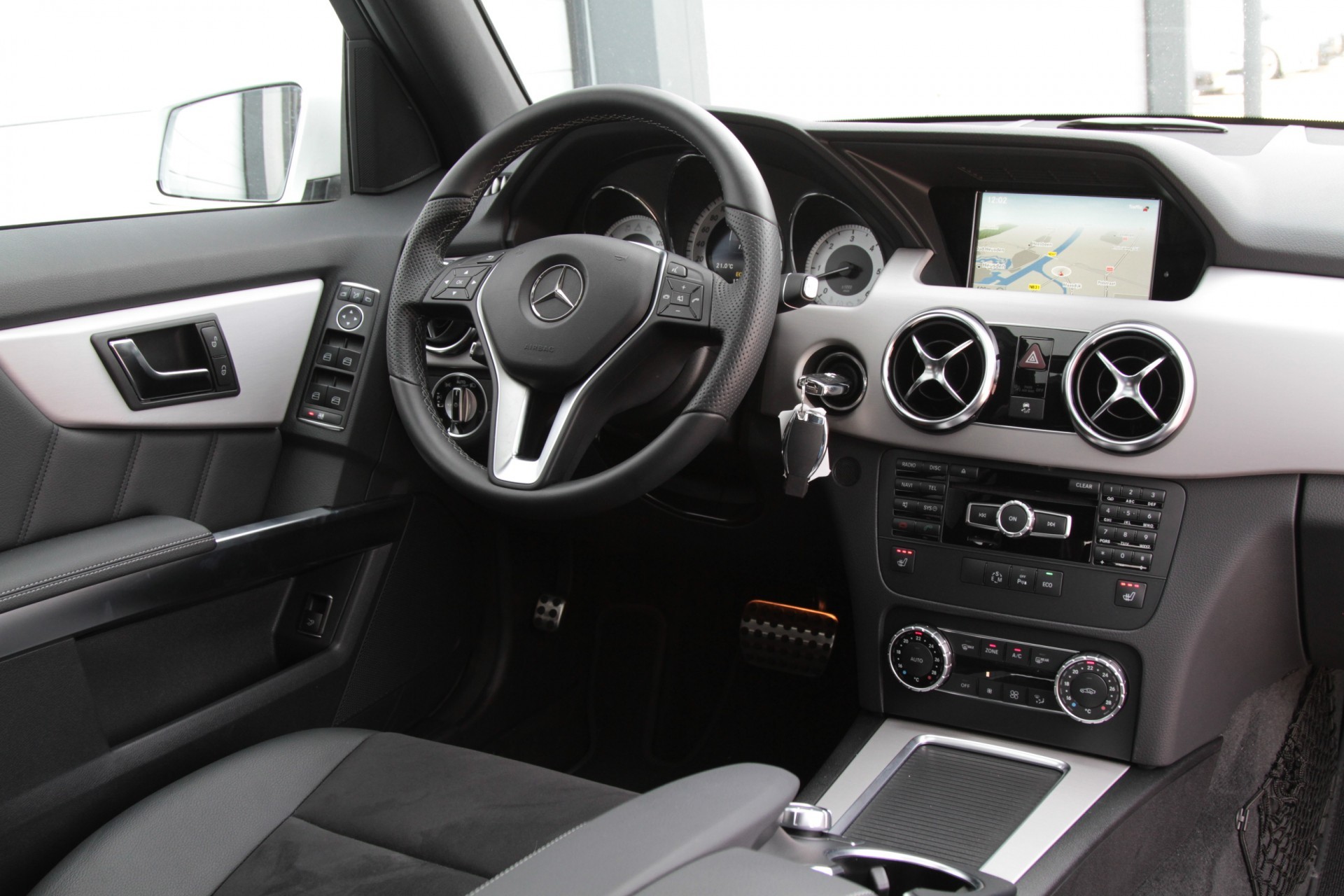 Mercedes-Benz GLK-Klasse 350 CDI 4-M AMG Panorama Com/ILS/Aut-Koffer Aut7 Foto 6