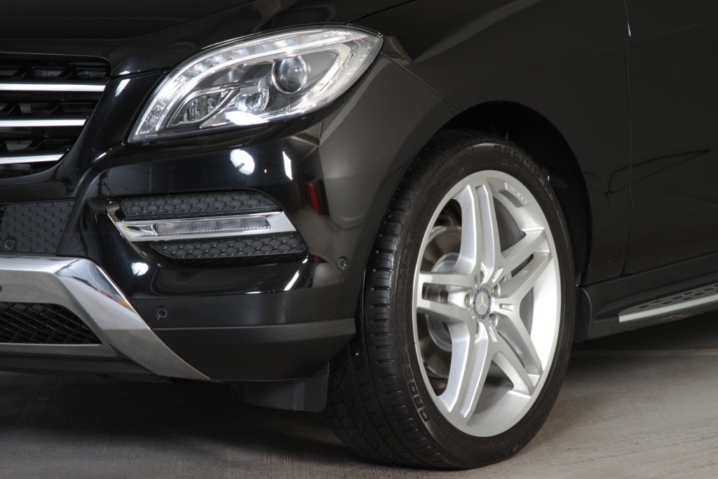 Mercedes-Benz M-Klasse 350 4-M Bluetec Luchtvering/Keyless/Distronic/360/Dak/AMG Aut7 Foto 15