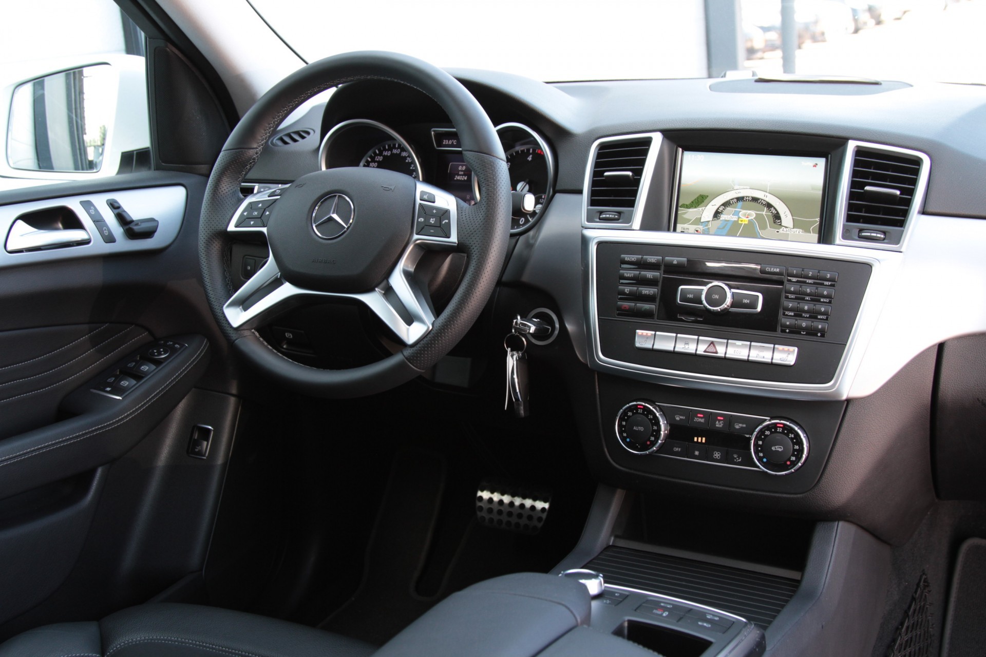 Mercedes-Benz M-Klasse 350 Bluetec AMG/Luchtvering/Dak/Wegkl-Trhk Aut7 Foto 6