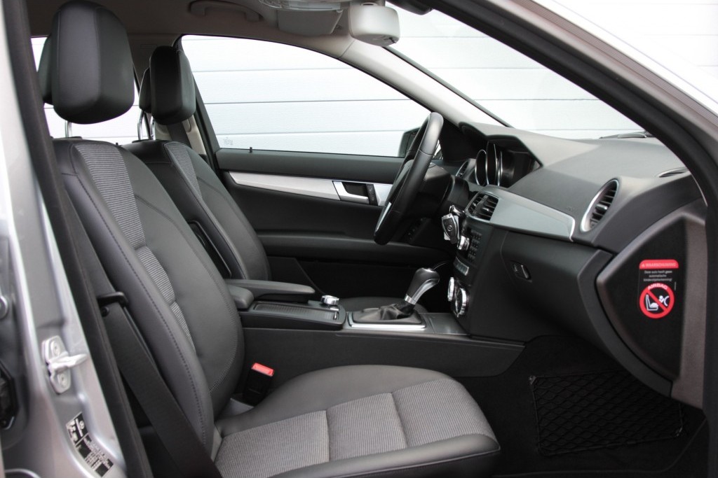 Mercedes-Benz C-Klasse 220 Cdi Avantgarde Business Class Navi/Pts Aut7 Foto 3