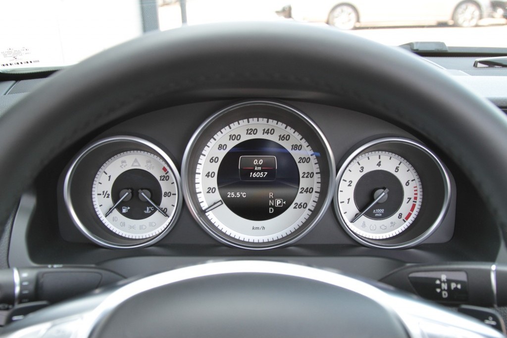 Mercedes-Benz E-Klasse 250 Cabriolet AMG Navi/Keyless-Go/ILS Aut7 Foto 11