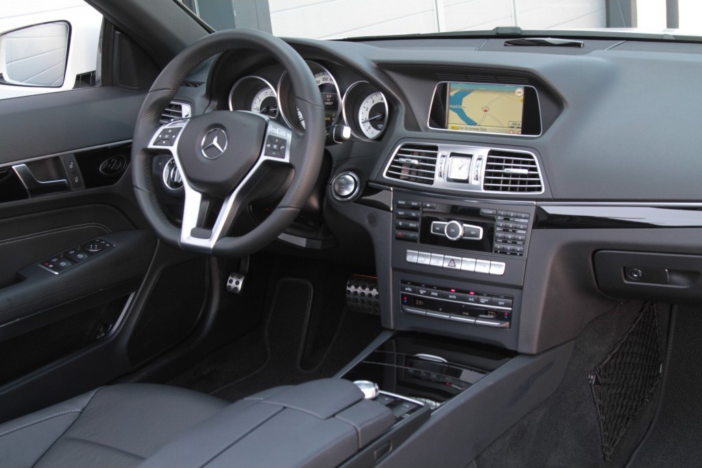 Mercedes-Benz E-Klasse 250 Cabriolet AMG Navi/Keyless-Go/ILS Aut7 Foto 6