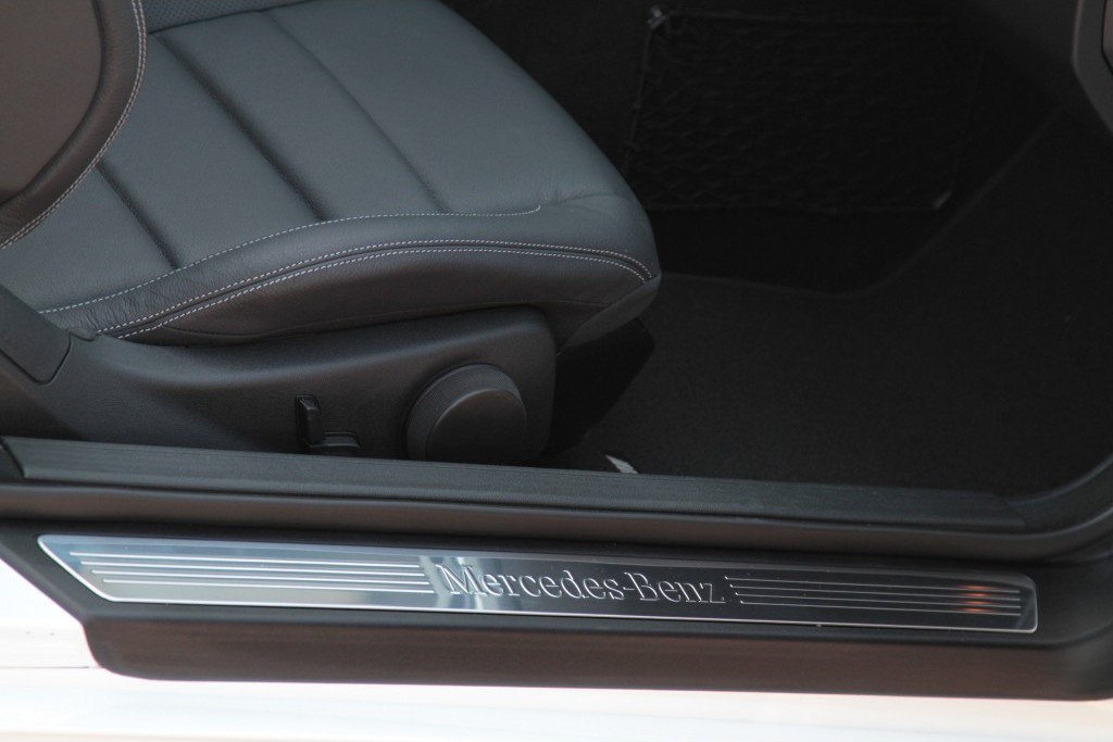 Mercedes-Benz E-Klasse 250 Cabriolet AMG Navi/Keyless-Go/ILS Aut7 Foto 8